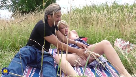 Mature.nl- Naughty Milf Amy loves fucking and sucking in an open grass field