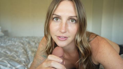 Tatum Christine - Moms Sticky Situation [FullHD 1920P]