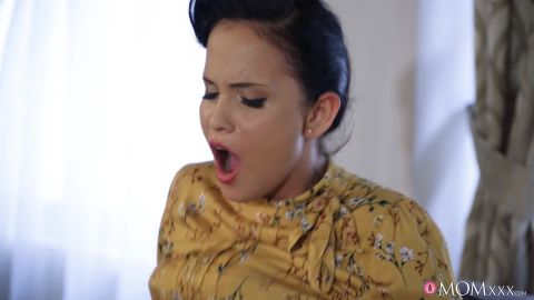 MomXXX 19 12 12 Jennifer Mendez XXX 1080p MP4-KTR