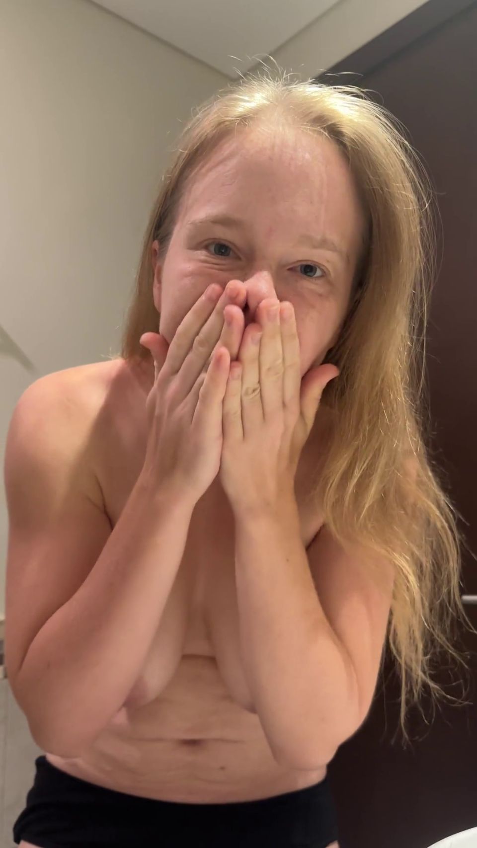 sweetlucy96 - Ich habe Sahne auf meinen Körper gespritzt [FullHD 1080P]