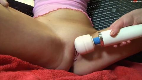 LittleSue - Perverse Natursektlesben unter sich [HD 720P]