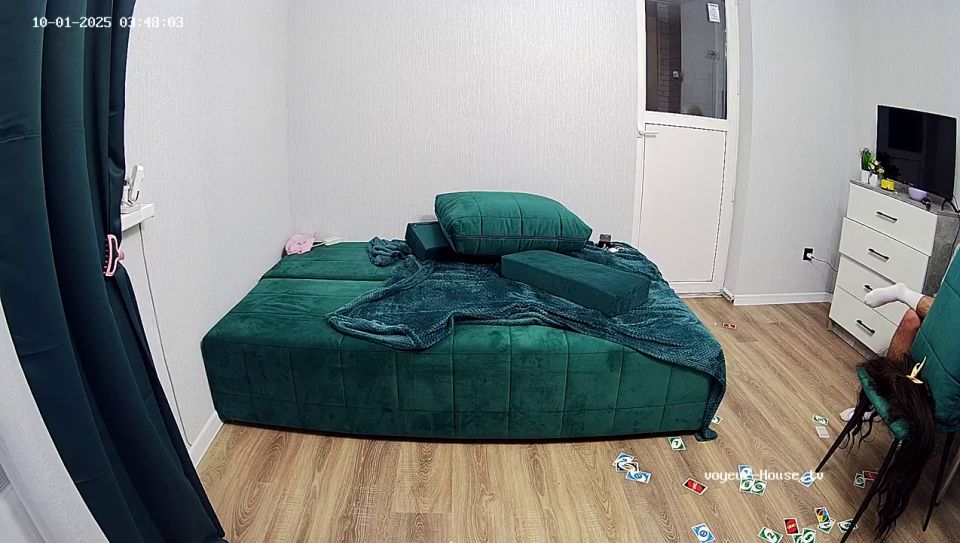 Voyeur-House - Luna And Friends Naked Kissing Fun 14.10.2025 Cam 2 [HD 720P]