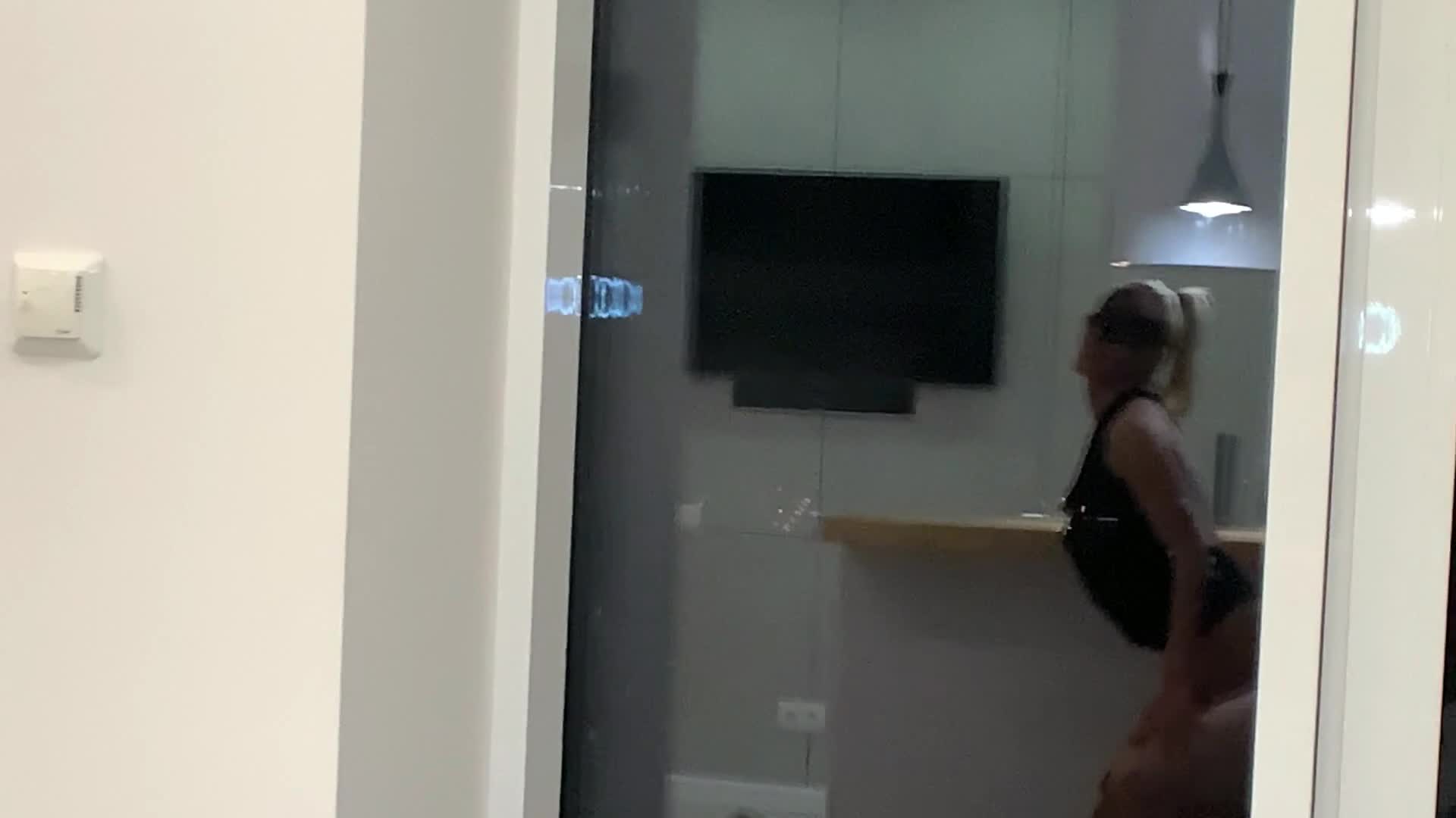 Tinder date appears to be a pornstar
