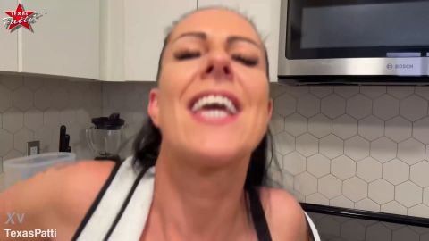 TexasPatti - Die reife Texanerin Patti massiert Randy Denmarles Schwanz mit ihrer ... [FullHD 1080P]