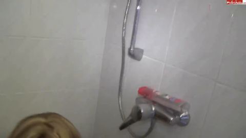 Sarah-Ann - In die Hose gepisst [HD 720P]