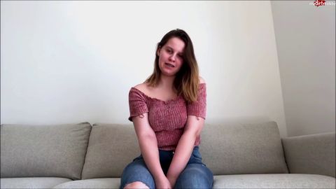 Ellie_Lush - Hallo ich bin Lisa aus Koeln, 18 Jahre alt und megaa aufgeregt [HD 720P]