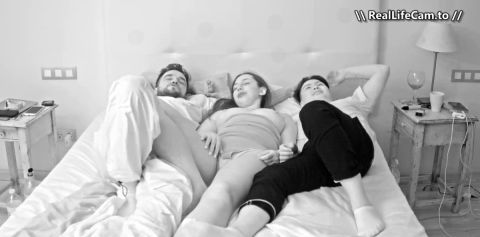 Reallifecam - Florence And Her Guest Have Thresome Fun Kissing And Pussy Rub After Party In The Dark 05.10.2025 [SD 592P]