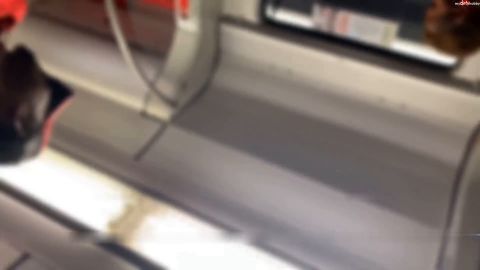 SteffiBlond - ERWISCHT und GEHÖRT - Public Bahn Befriedigung mit Squirtfontäne [FullHD 1080P]