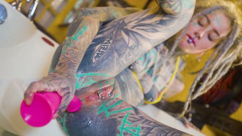 Anuskatzz - Badewanne spiele - Anal bis ich squirte [FullHD 1080P]