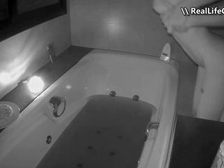 Reallifecam - Mini And Tim Have Hot Blowjob In Bathub 12.05.2025 [SD 640P]