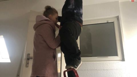 Blow_Babe - ELEKTRIKER mit BLOWJOB BEZAHLT [FullHD 1080P]