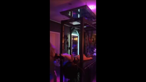 Lotusblume - Lara im Club gefesselt [FullHD 1080P]