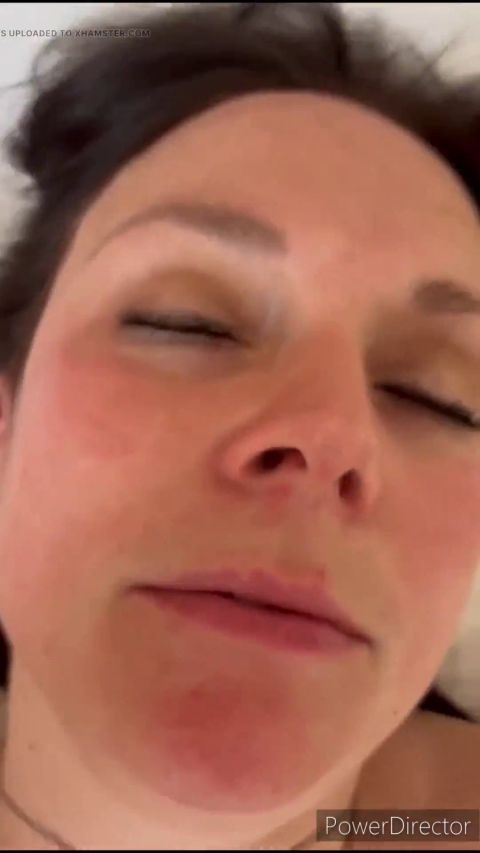 Saskialove87 - Der 18 -jährige fickt mich ohne ein Kondom und seine Freundin sitzt... [FullHD 1080P]