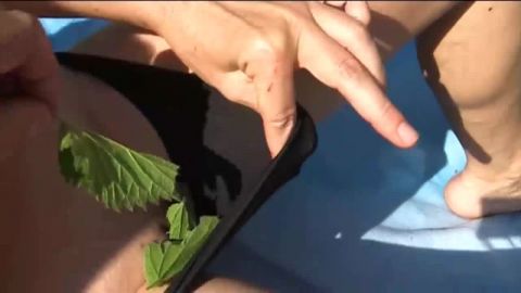 NiceDirtySMPaar - Picknick extrem - Brennnesseln für die geile Sau [HD 720P]