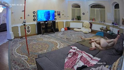 Crockee Aora Couch Fun Livingroom 2025-06-13 Cam 5 [HD 720P]