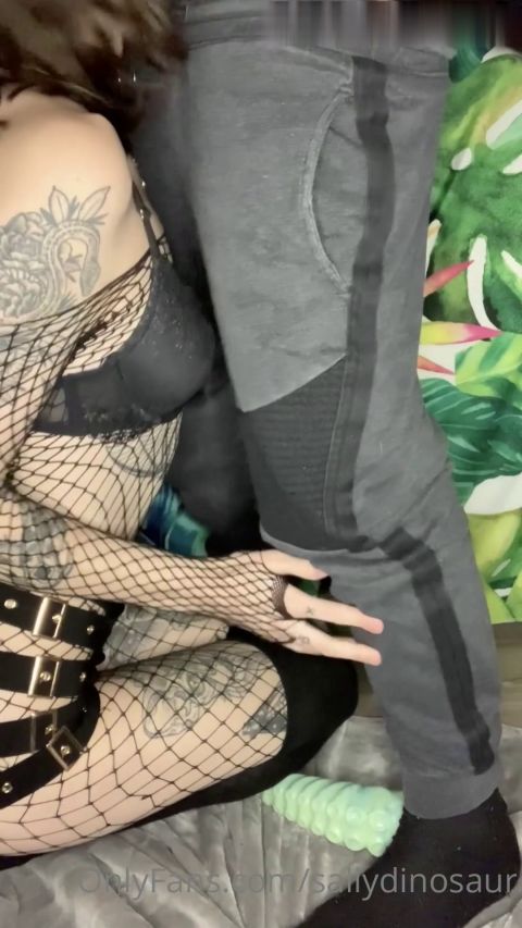 SallyDinosaur - Erst Tentakel dann der Schwanz bis es mir aus der Fotze läuft [FullHD 1080P]