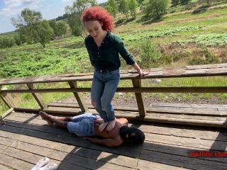 Sadistic Queens - Squishysax - Miss Katherine Kendal - Stomping Sweaty Feet [FullHD 1080P]