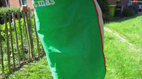 SEXY-BLACKY - Gartenschlampe macht die Beine breit [HD 720P]