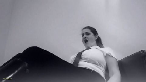 Deutsche_Dominaz - Der neue Sklave leckt meine Stiefel [HD 720P]