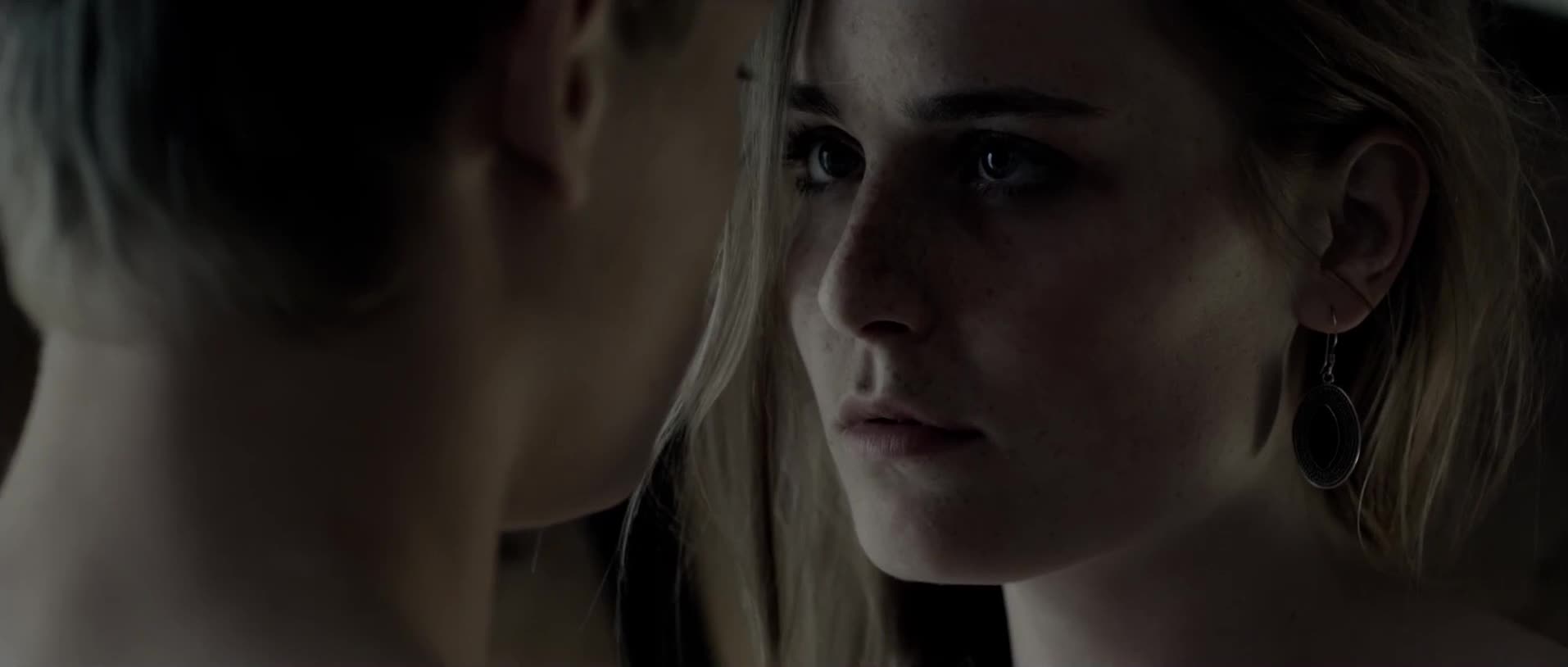 Julie Brochorst Andersen  nackt