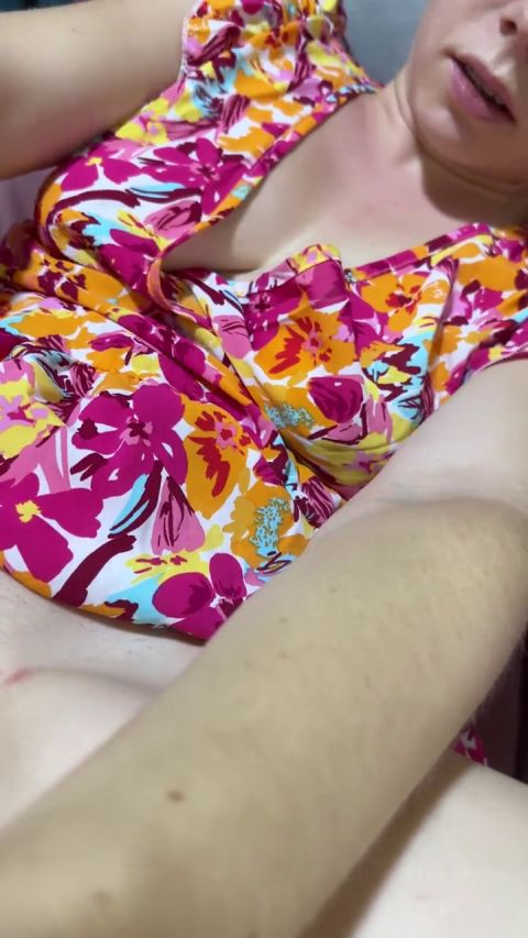 SweetLucy96 - Essigflasche Ganz Tief in Meine Fotze Geschoben [HD 720P]