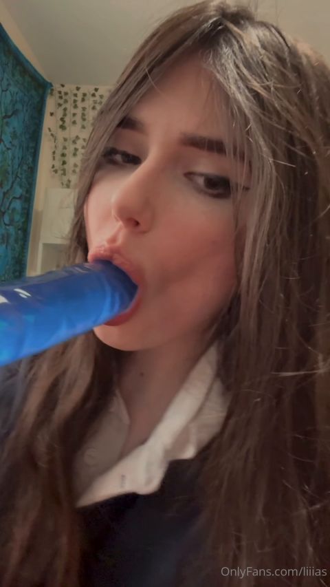 Liiias - Watch Me Oil Up My Juicy Ass I Then Suck A Huuuuge Dildo Some Spit Is Involved Hehe [SD 1080P]