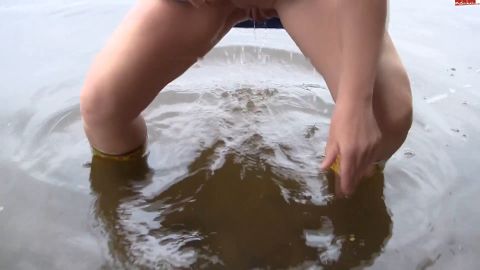 AnneDD28 - Im Mini schoen abgetrullt [FullHD 1080P]