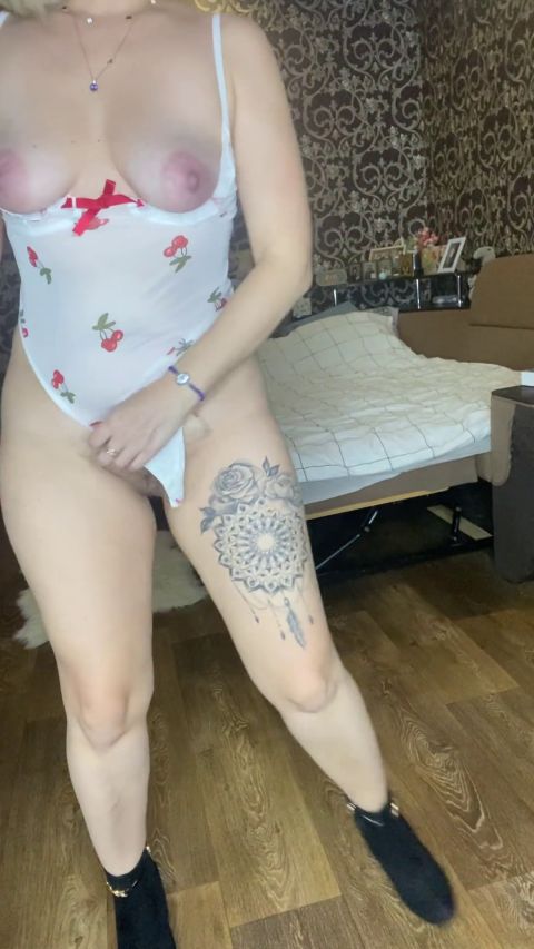 LarisaCum - Super cooles video von mir, wie ich eine sehr behaarte muschi in einem... [FullHD 1080P]