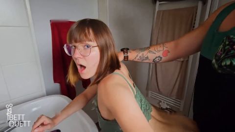 BettDuett - Vom Freund durchs Fenster bespannt und besamt [FullHD 1080P]