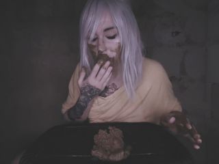 DirtyBetty – This ghoul dives into her stinky shit! [HD] - Screenshot 5