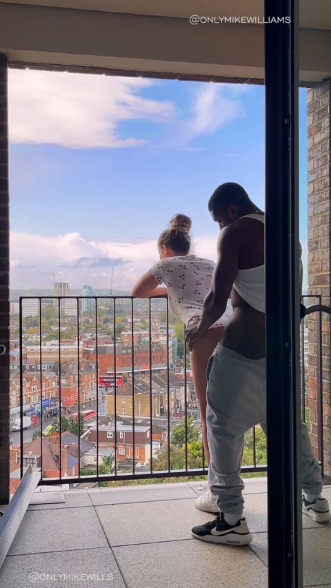 OnlyMikeWilliams London Balcony Facial With Samantha [HD 720P]