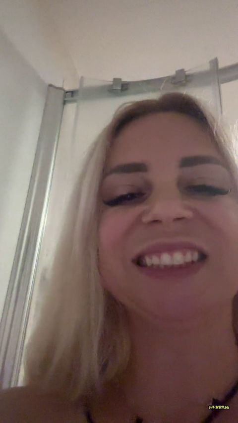 LarisaCum - Ich bin eine schmutzige kleine Blondine - Ich spiele im Schlafzimmer m... [FullHD 1080P]