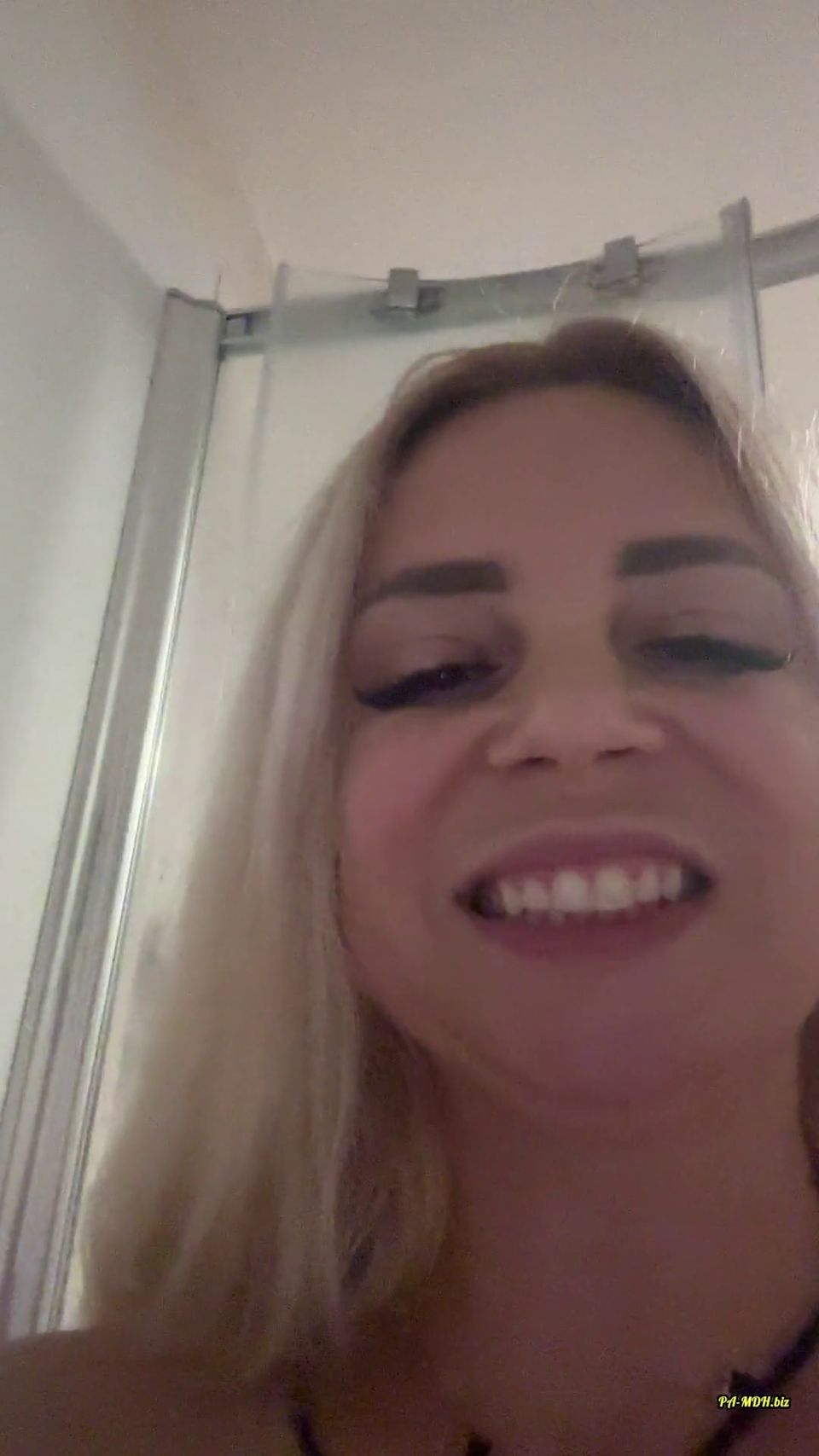 LarisaCum - Ich bin eine schmutzige kleine Blondine - Ich spiele im Schlafzimmer m... [FullHD 1080P]