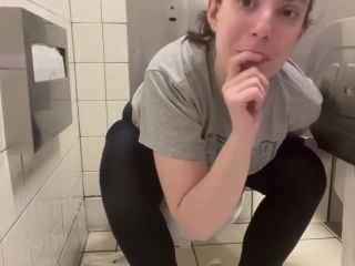 Brooklyns Bottom – Poop in public with me