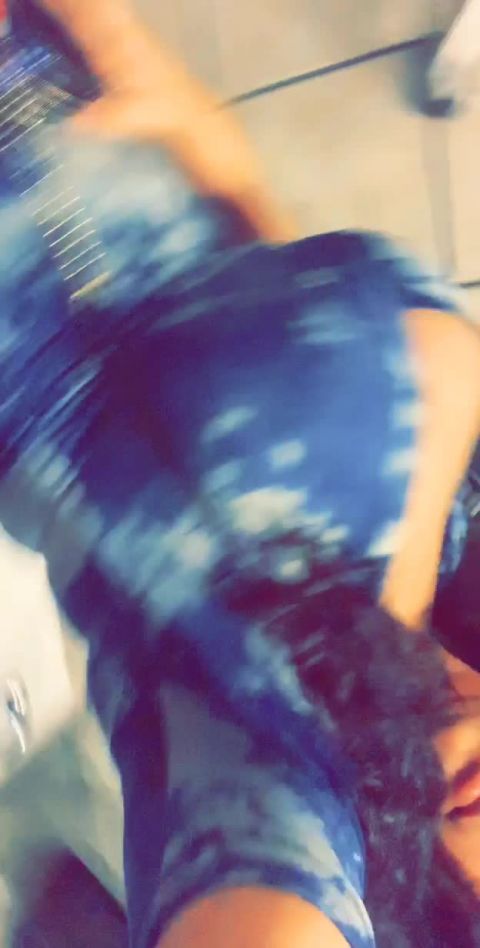 OnlyFans 2020-01-08_121414786_Lazy_Day