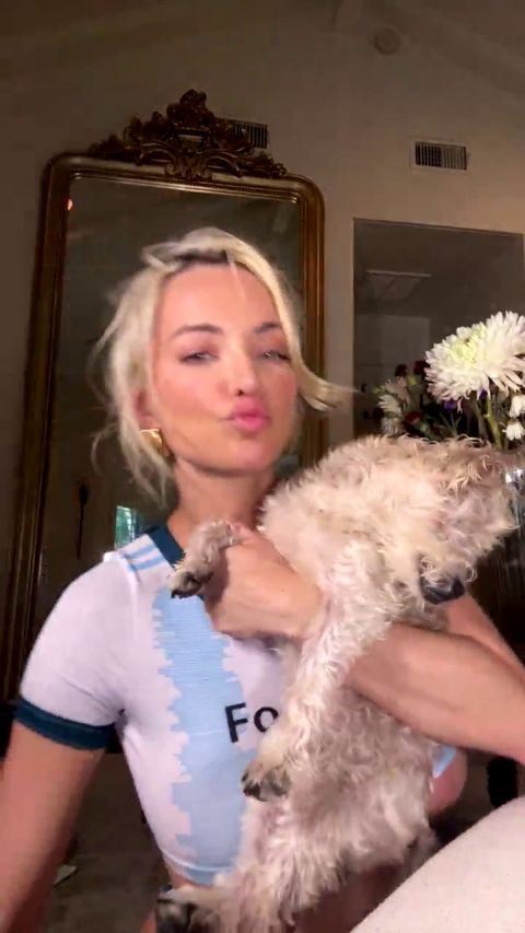 Lindsey Pelas - Livestream [SD 720P]