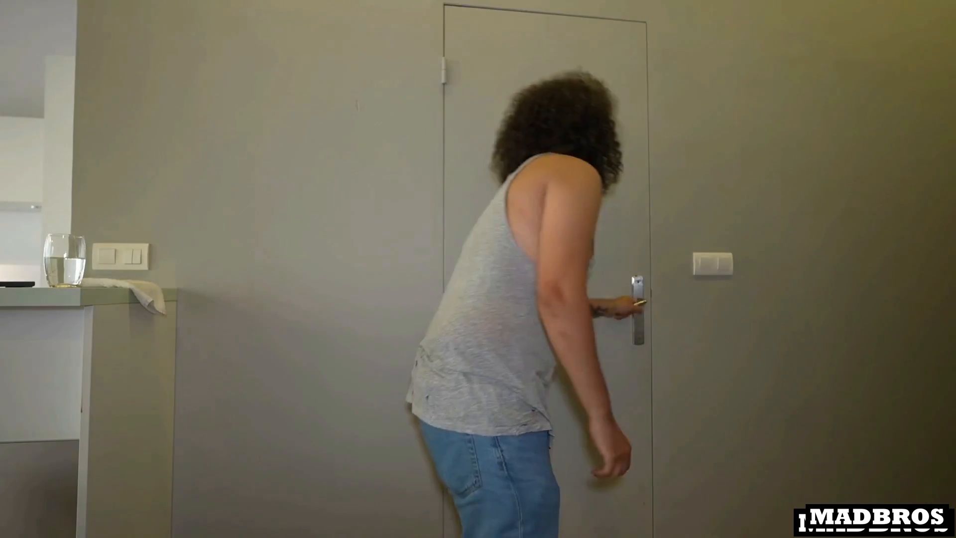 Khalamite - Khalamit&eacute; Cheats On Her Boyfriend And Gets Fucked In Secret At Her Home While He Cooks