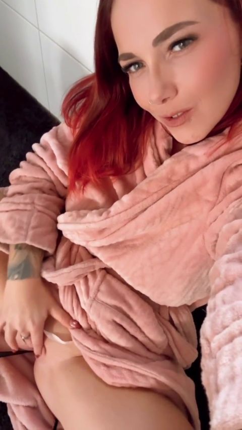 NinaDevil - Frisch aus der dusche, immer noch dampfend heiß, und nur in meinen Bad... [HD 720P]