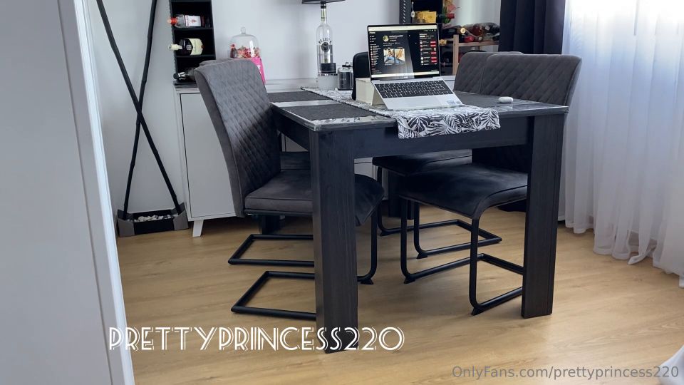 Pretty Princess 220 - The Girl Farts In Latex Pants [FullHD 1080P]