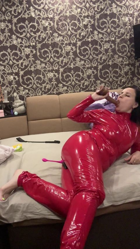 LarisaCum - Ich trage einen Latexanzug, der meinen ganzen Körper bedeckt und ich s... [FullHD 1080P]