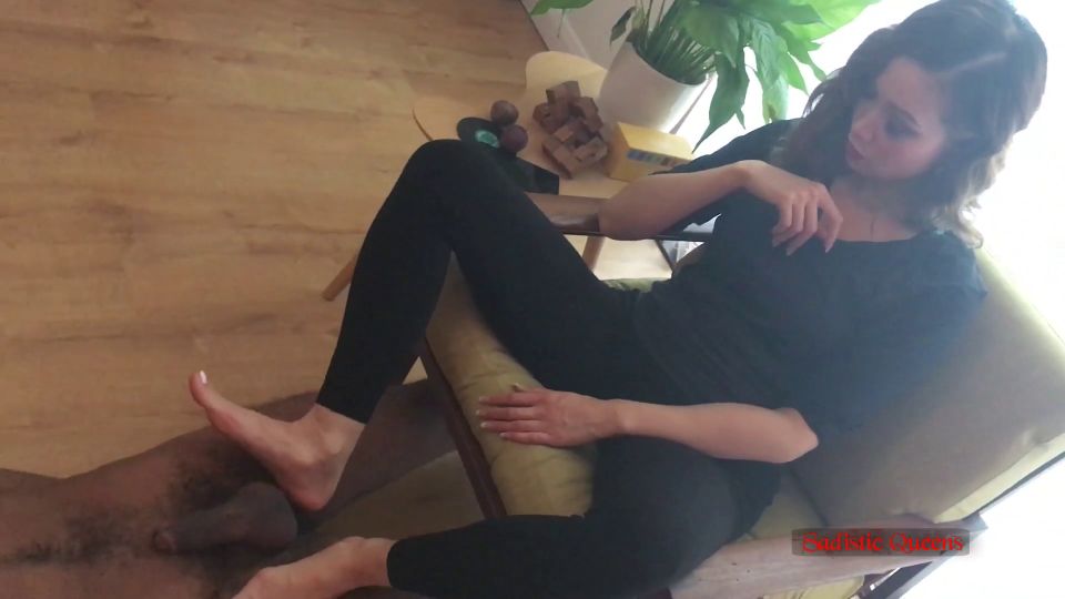 Sadistic Queens - Squishysax - Domina Emilia - Toe Sucking and Sensual Ball Crushing [FullHD 1080P]