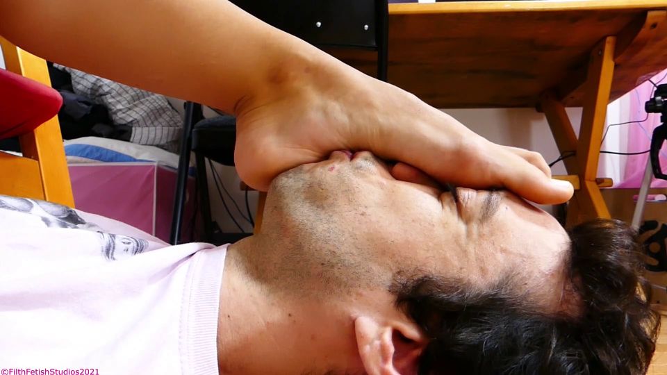 Filth Fetish Studios - Princess Brooke - What Smells Worse My Feet Or My Farts [FullHD 1080P]