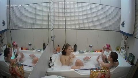 Exclusive, Girls Take A Bath,Apr 18,2024 [HD 720P]