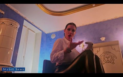 Strict_Senz - Miss Alessa Milano Gaming and Facesitting in the Smothering Chair [FullHD 1080P]