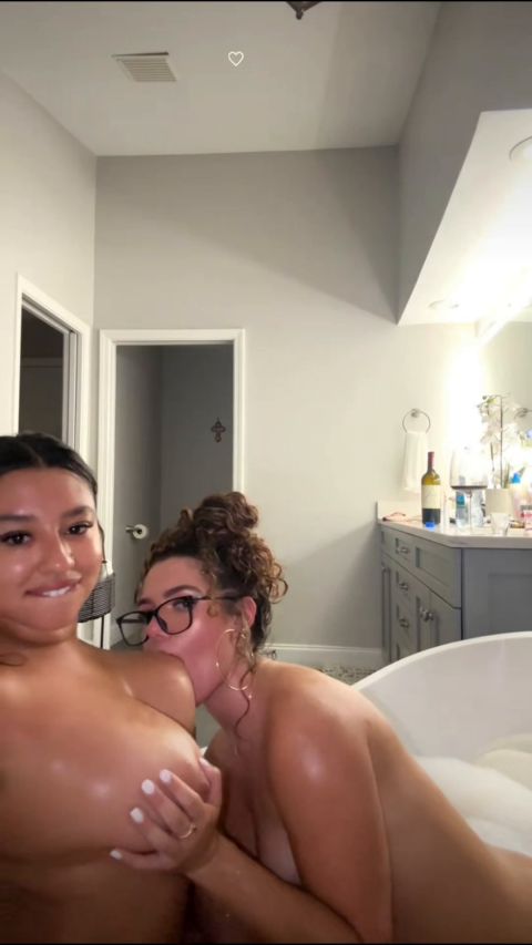 Sariixo_ (Sariixo) - Old Live w/ Mckinzie Valdez [SD 1080P]