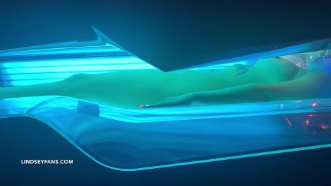 Lindsey Leigh – Tanning Salon Side Boob – ManyVids