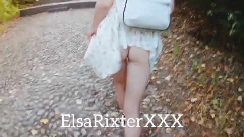 ElsaRixterXXX - Flashing in der Öffentlichkeit im Park [FullHD 1080P]