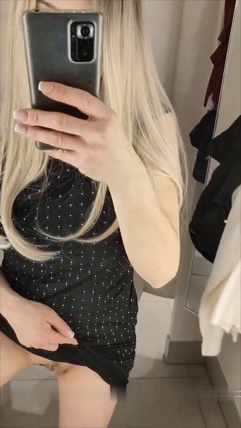 hot_GLORIA - Geile MILF Muschi aufgespreizt und bespielt in der Umkleidekabine [SD 608P]