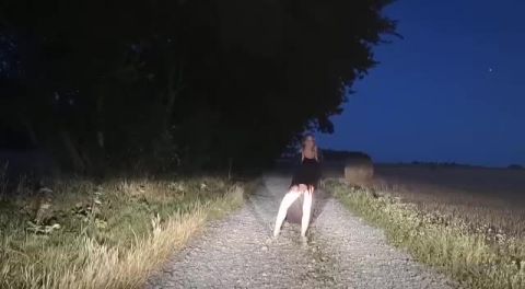 OnlyFans tiffanyleiddi-02-08-2020-632413367-Et_exhib_dehors_devant_la_voiture_