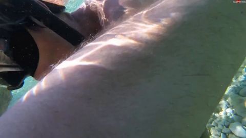 HornyRoxy - Cumshot Freediver [HD 720P]